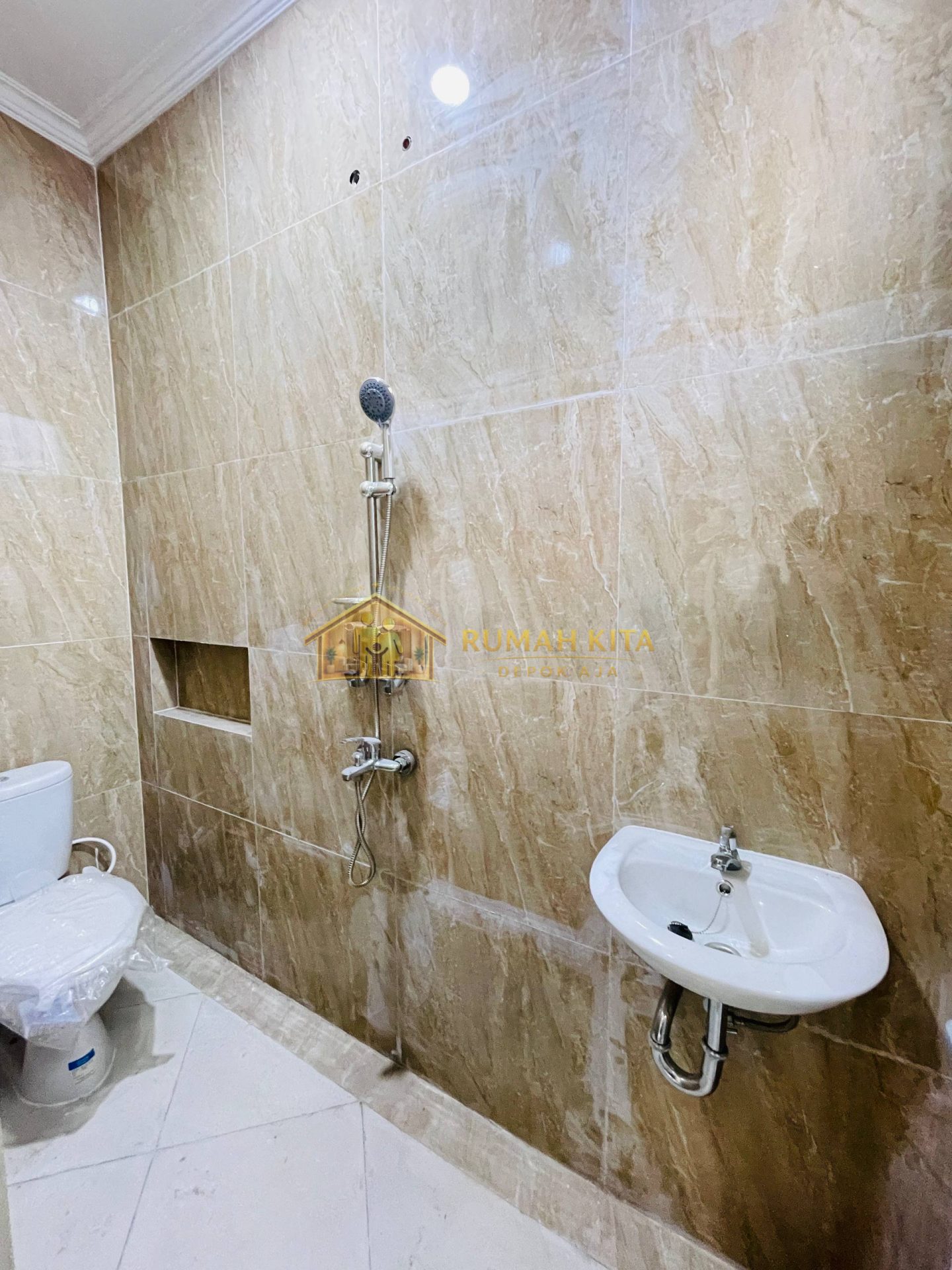 Kamar Mandi Rumah 2 Lantai Belakang RS Citra Medika di Kalimulya Depok