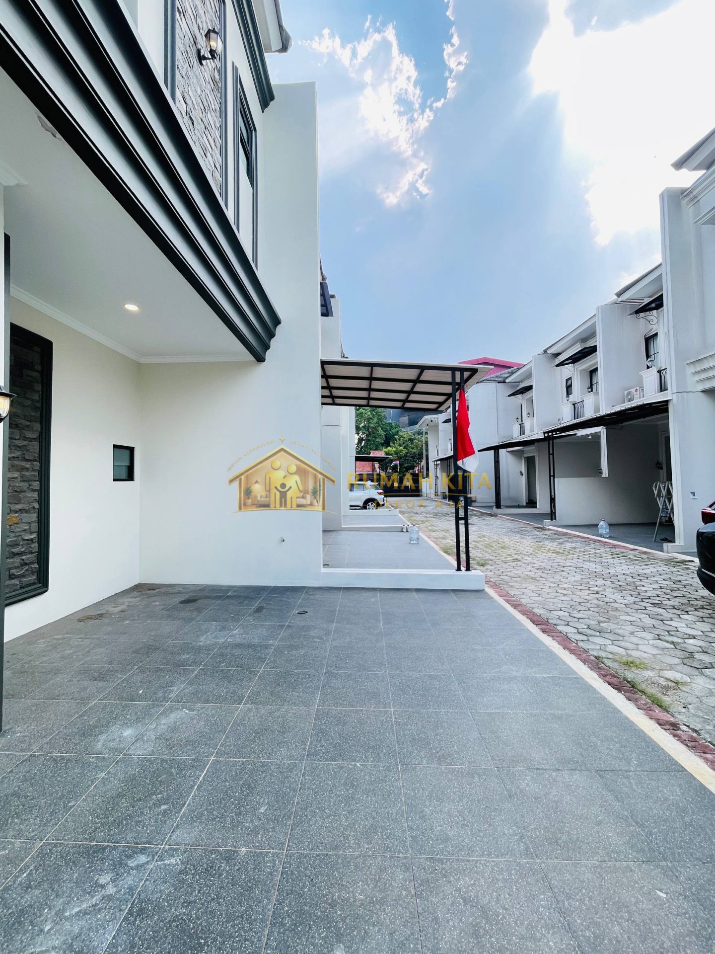 Carport Rumah 2 Lantai Belakang RS Citra Medika di Kalimulya Depok