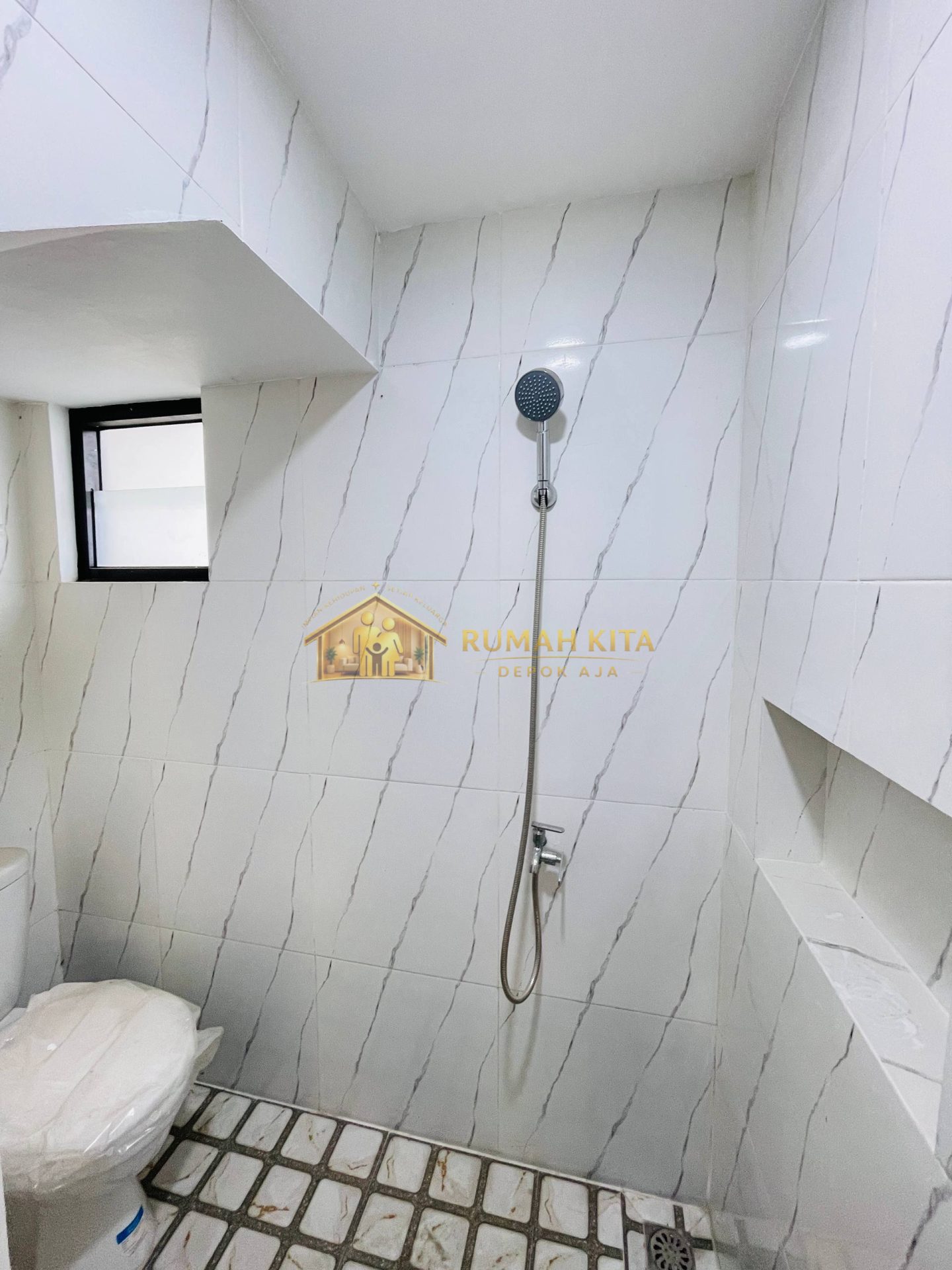 Kamar Mandi Rumah 2 Lantai Belakang RS Citra Medika di Kalimulya Depok