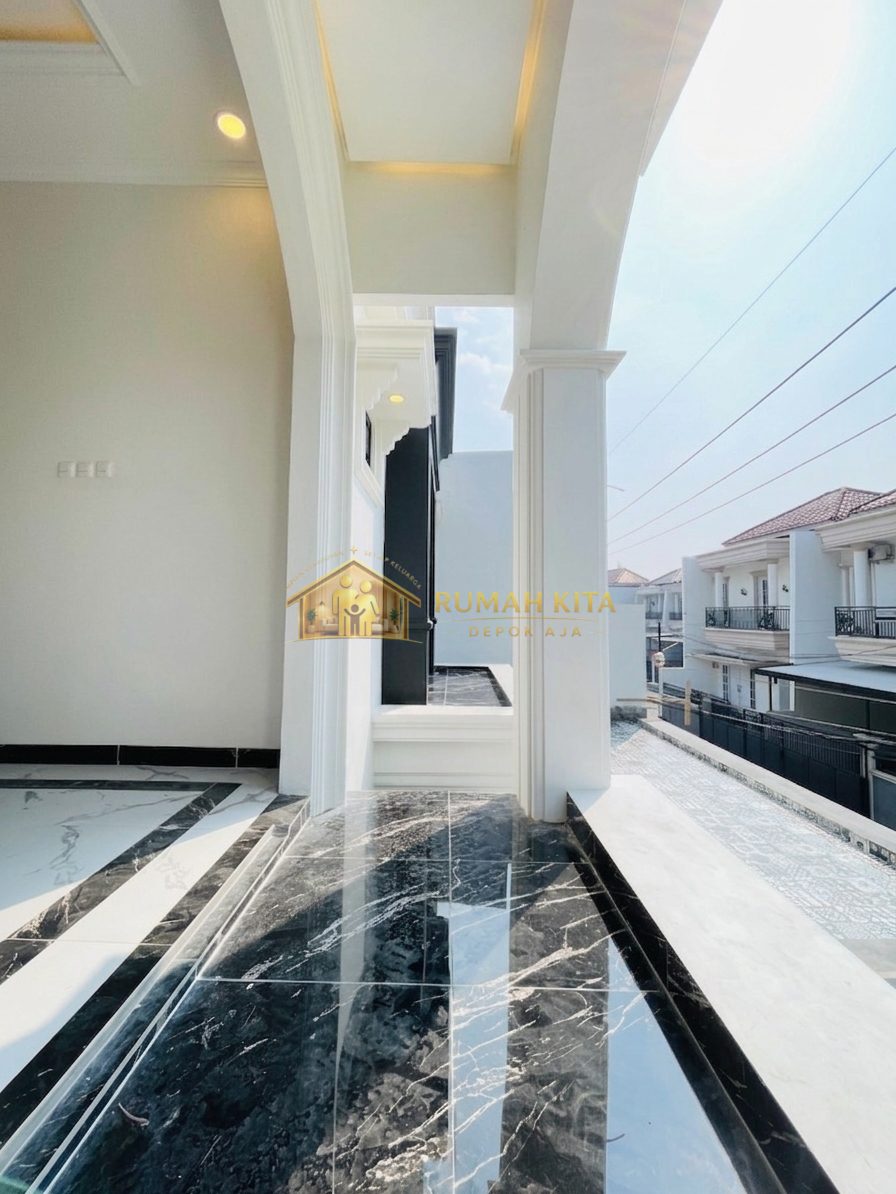 Balkon Rumah Mewah 2 Lantai Dekat Stasiun Depok Lama