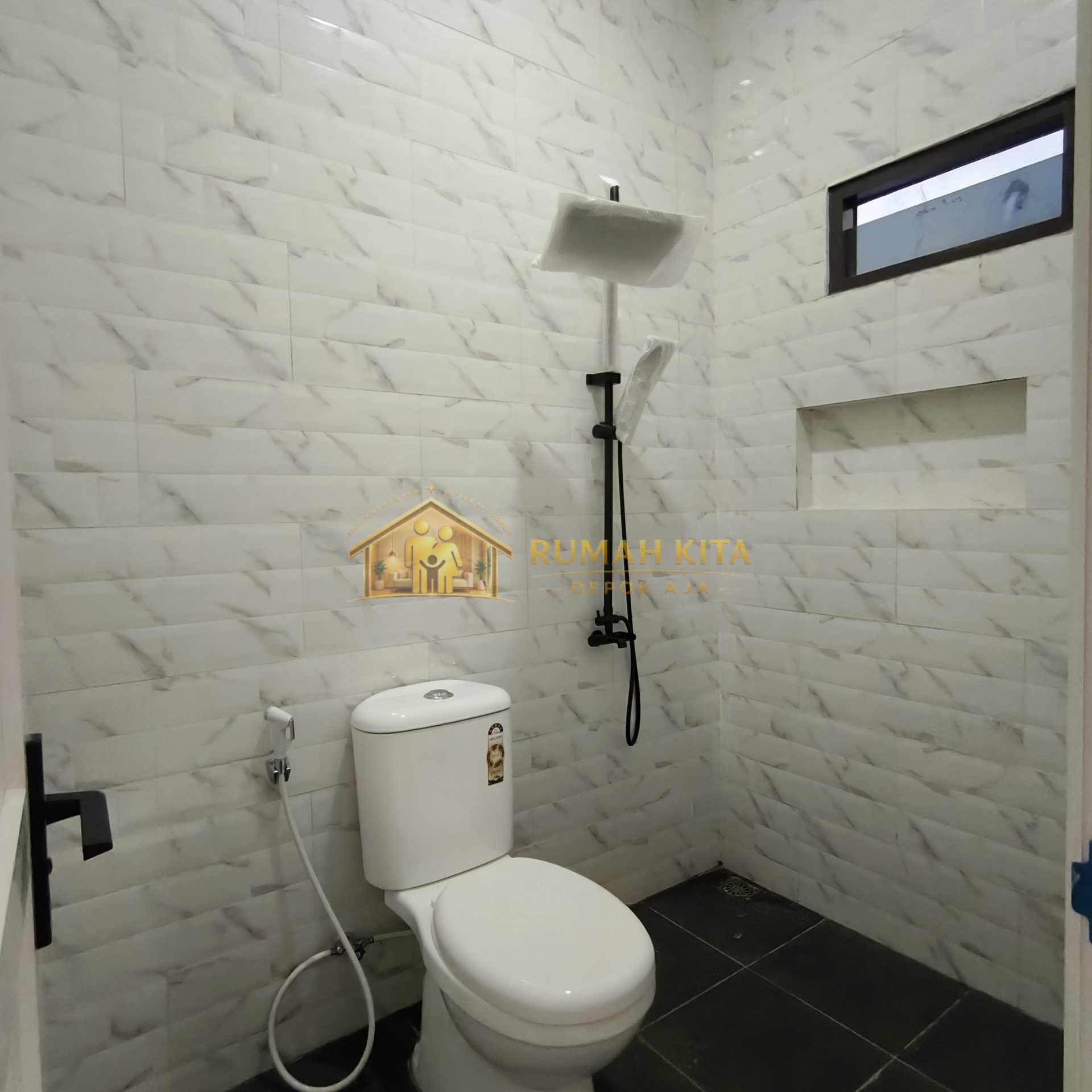 Kamar Mandi Rumah 2 Lantai di Sawangan Depok