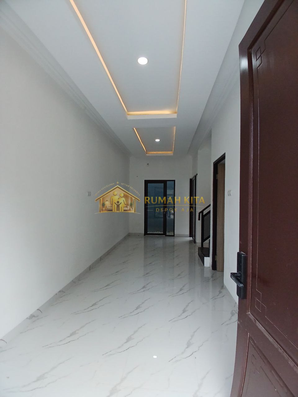 Ruang Tamu Rumah 2 Lantai di Sawangan Depok
