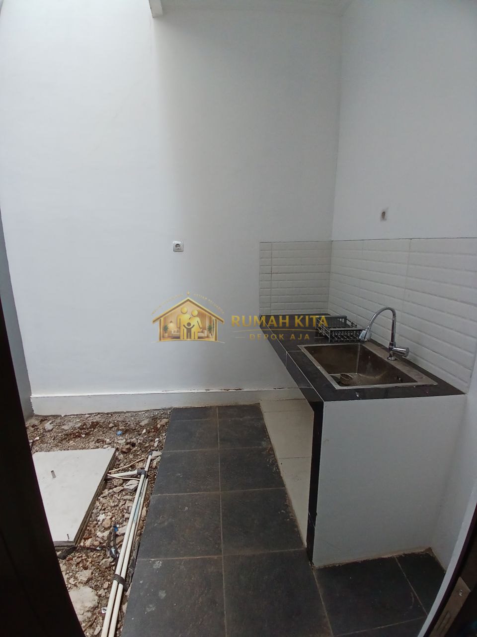 Dapur Rumah 2 Lantai di Sawangan Depok