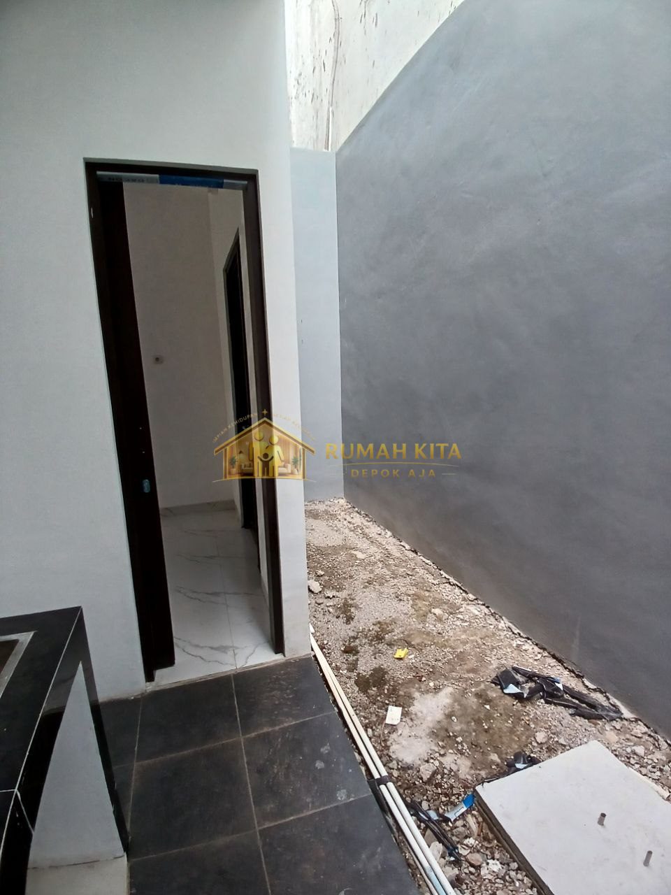 Halaman Rumah 2 Lantai di Sawangan Depok