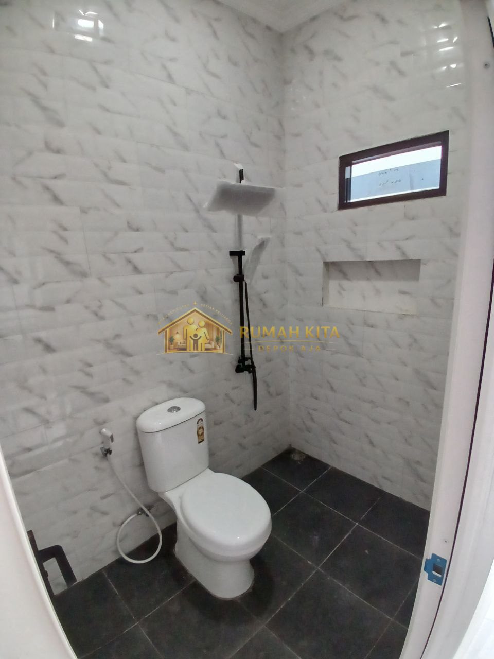 Kamar Mandi Rumah 2 Lantai di Sawangan Depok