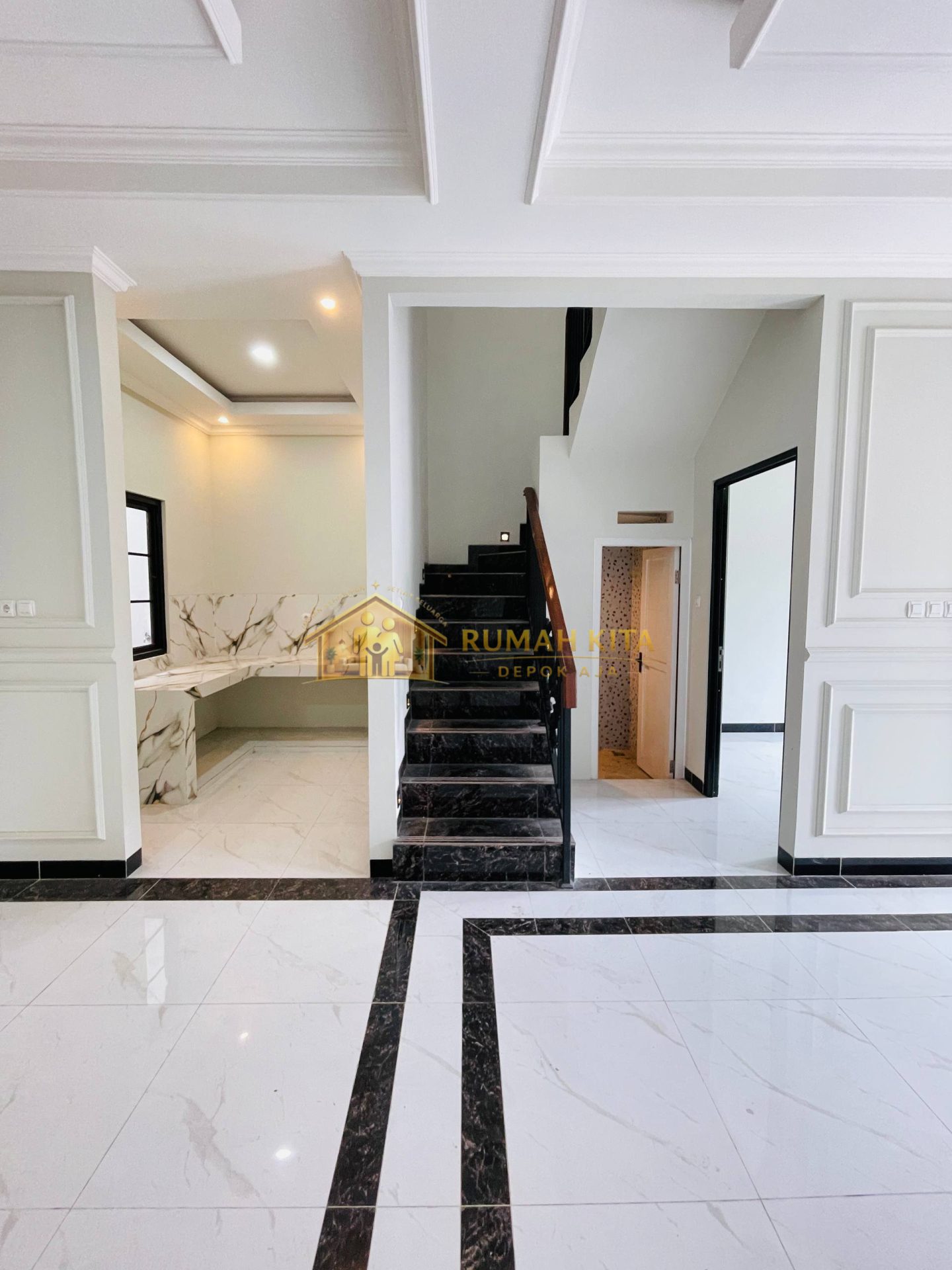 Ruang Makan Rumah 2 Lantai Dekat GDC di Raden Saleh Depok