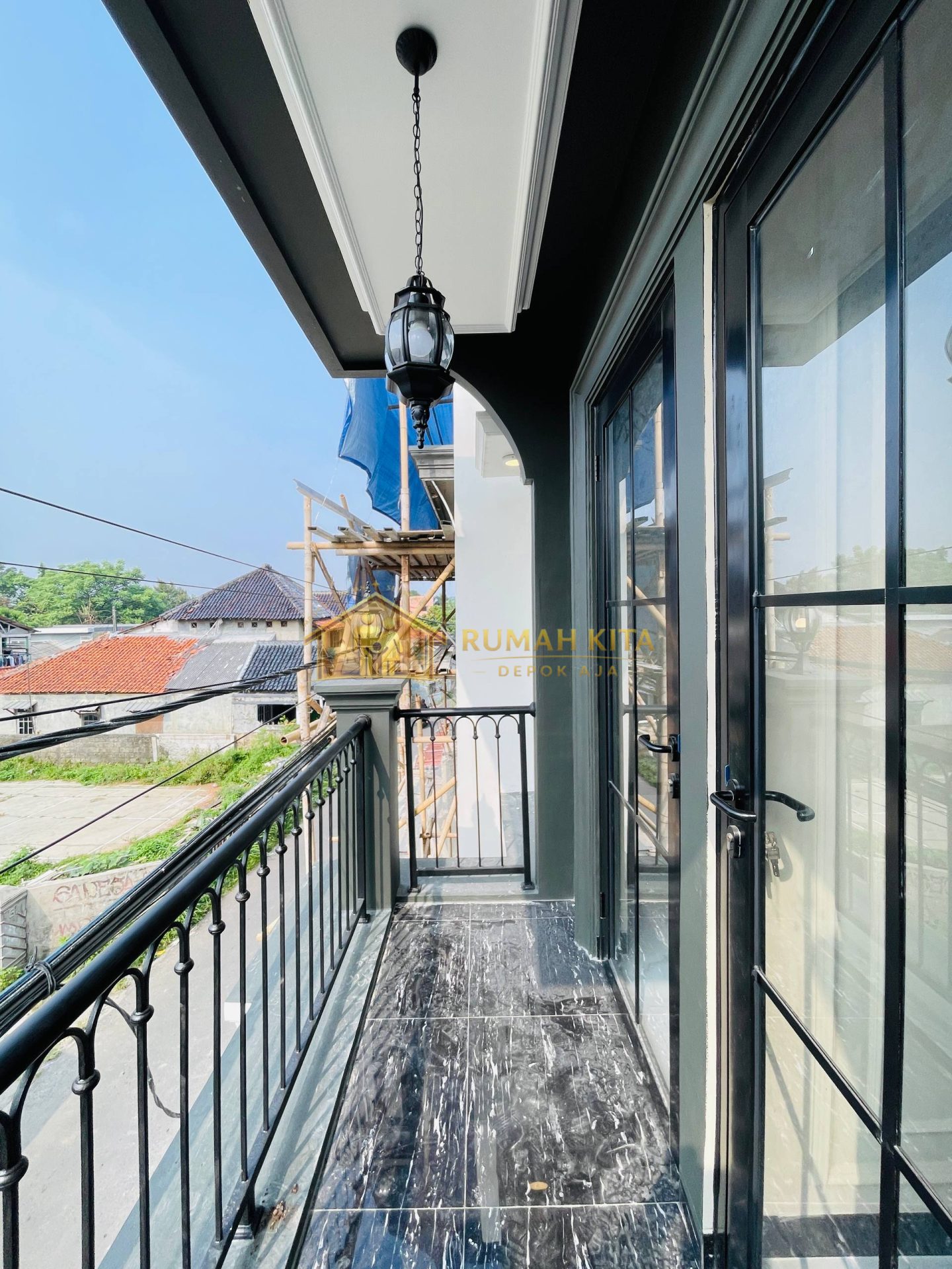 Balkon Rumah 2 Lantai Dekat RS Primaya Cilodong Depok