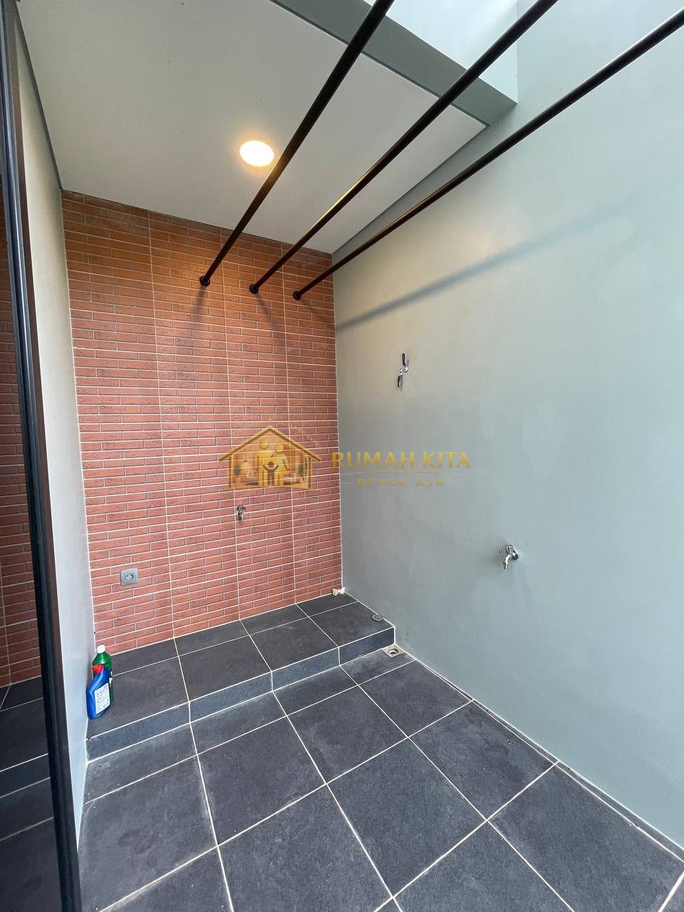 Area Laundry Rumah Furnish dekat Tol Sawangan dan Limo di Depok