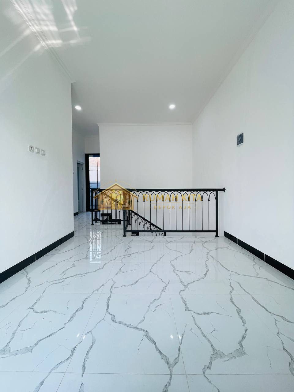 Ruang Keluarga Rumah di Depok Dekat GDC dan Stasiun Depok Lama