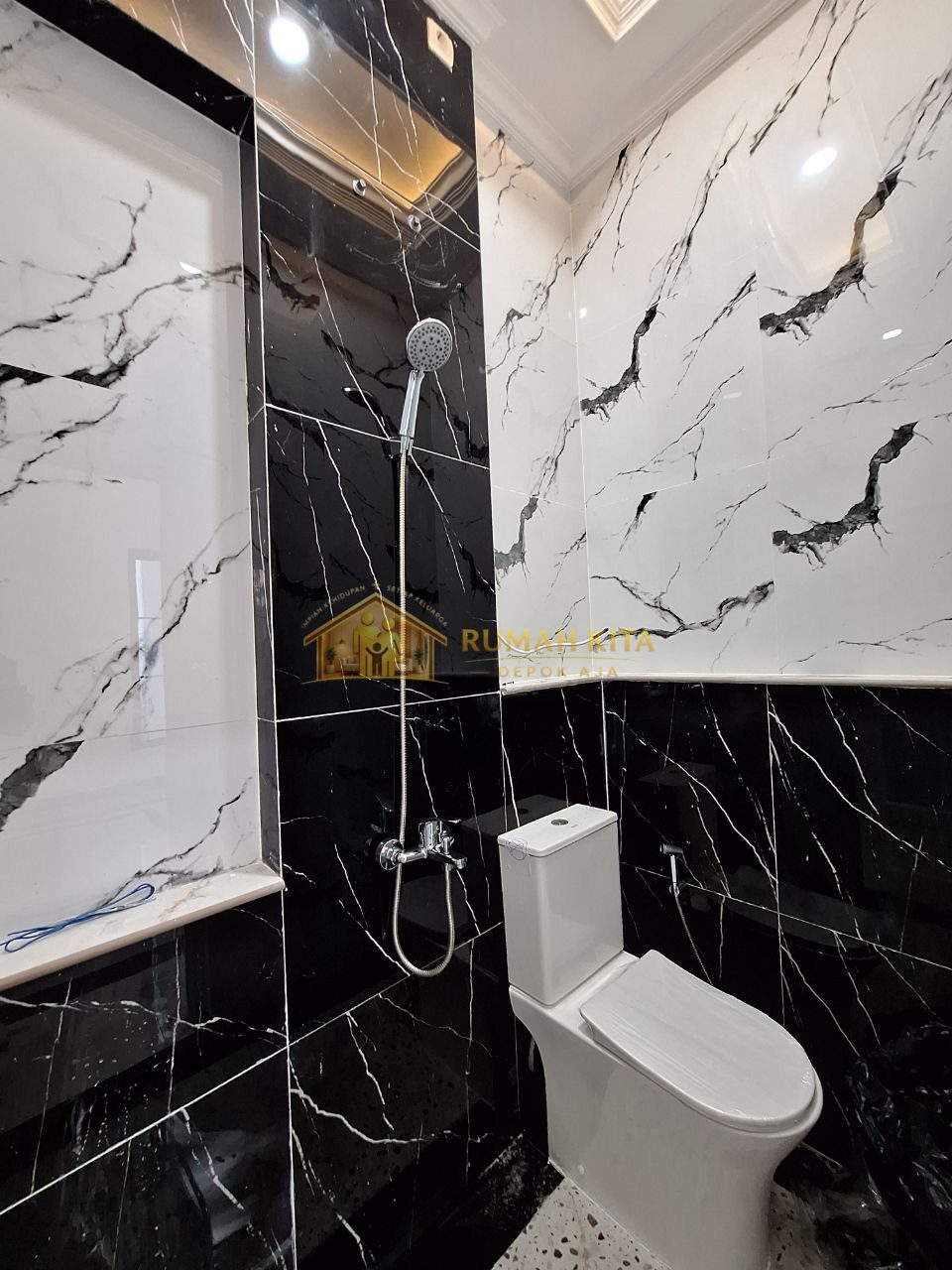 Kamar Mandi Rumah di Depok Dekat Stasiun dan Kawasan GDC