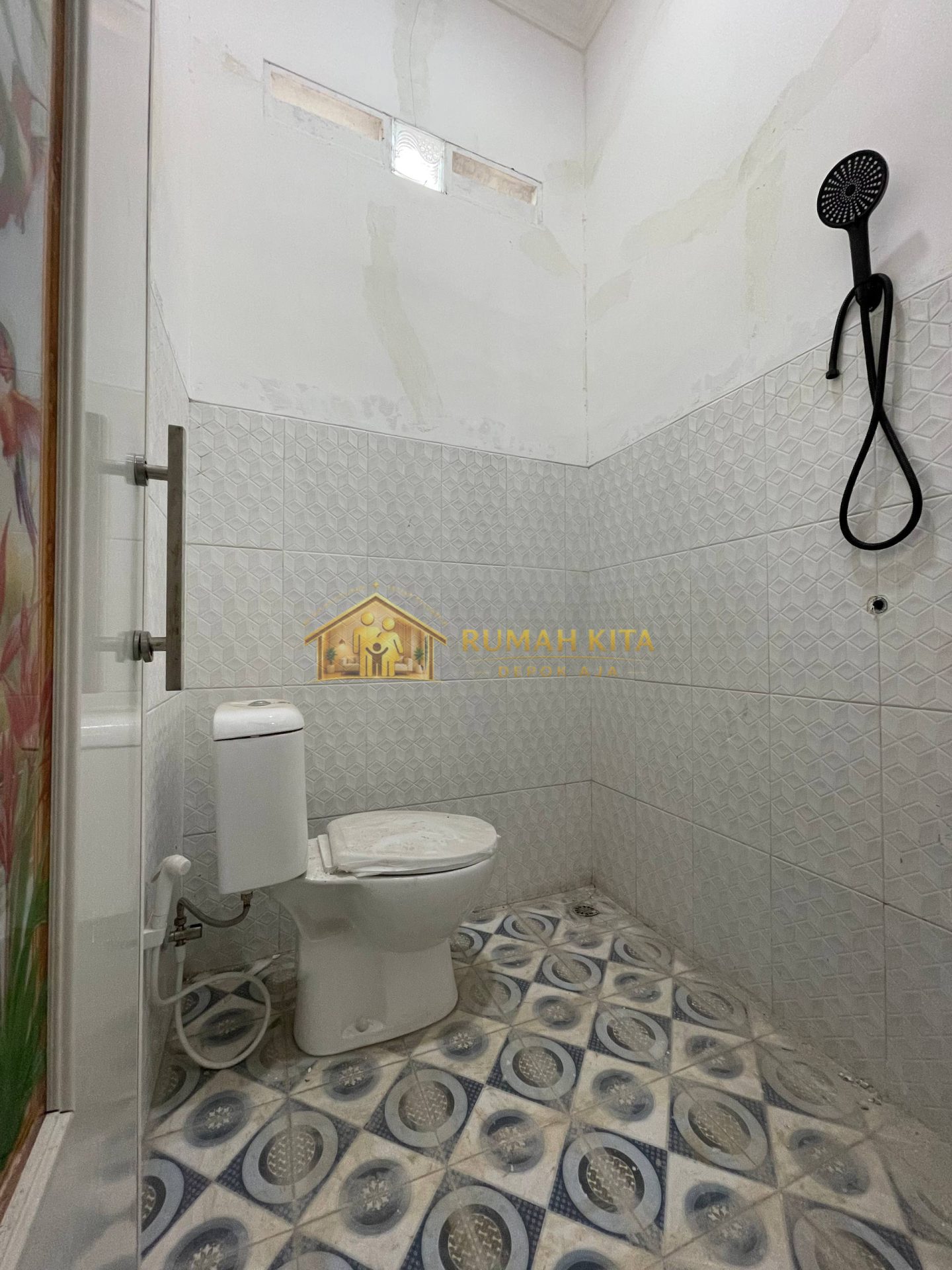 Kamar Mandi Rumah Minimalis Dekat Stasiun Citayam di Sawangan Depok