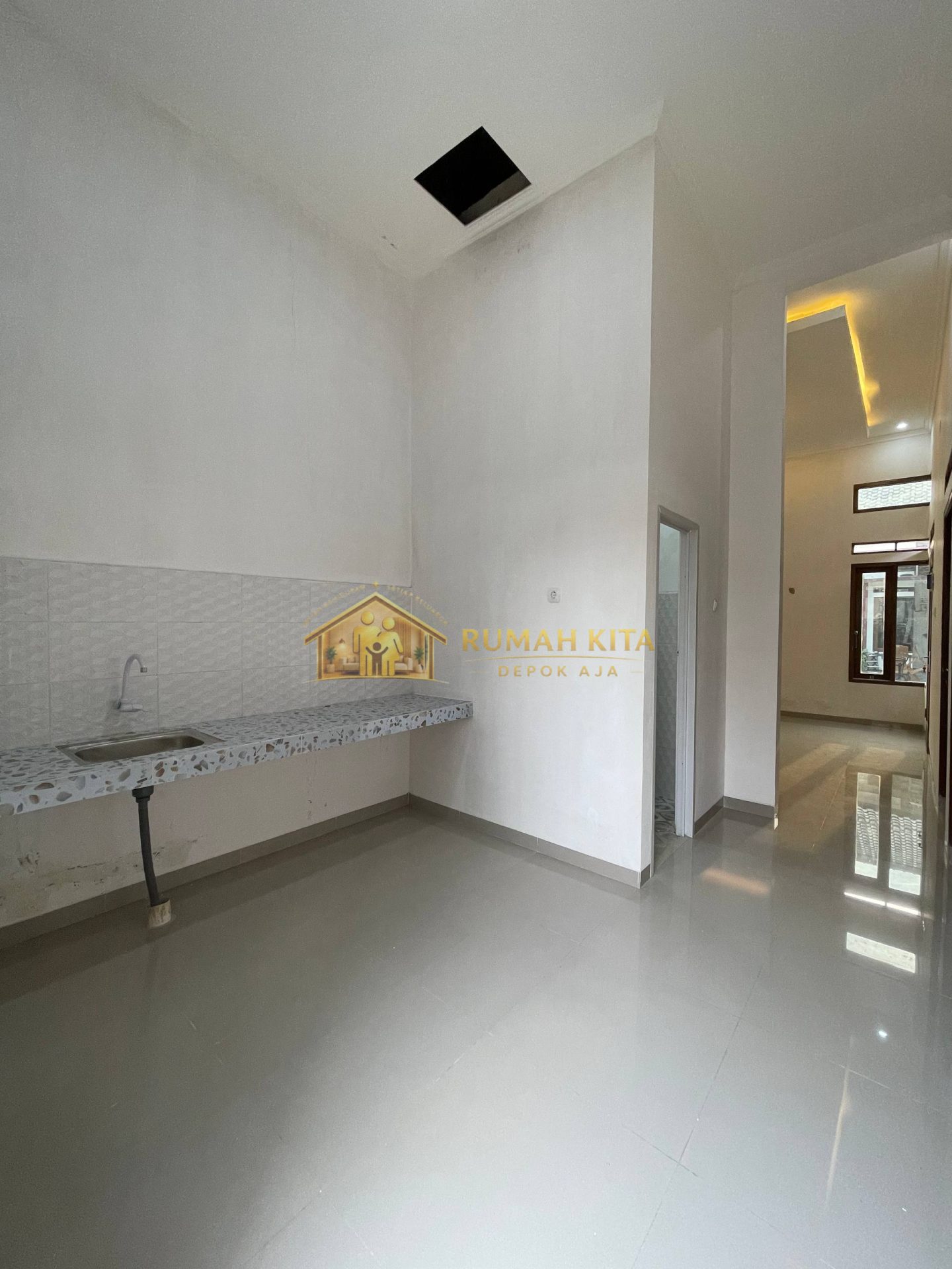 Dapur Rumah Minimalis Dekat Stasiun Citayam di Sawangan Depok