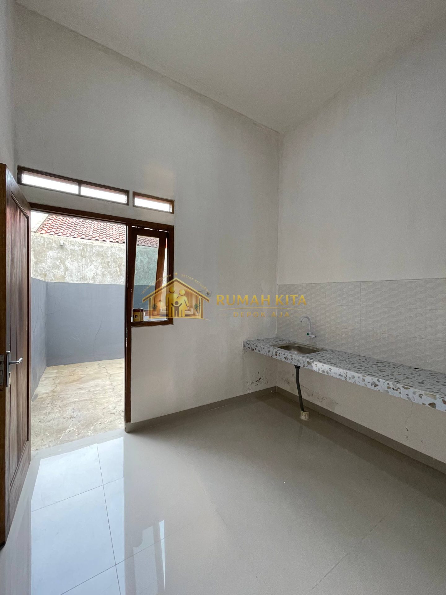 Dapur Rumah Minimalis Dekat Stasiun Citayam di Sawangan Depok