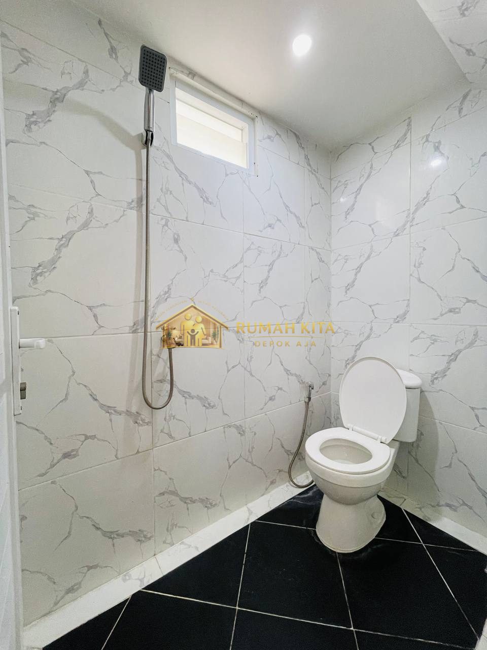 Kamar Mandi Rumah di Depok Dekat Kawasan GDC