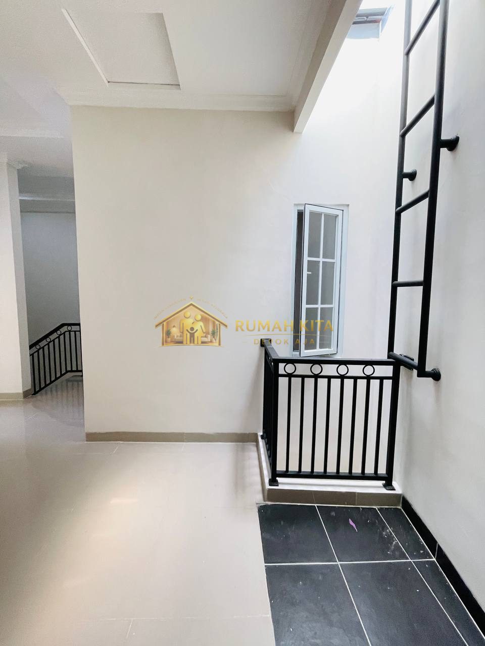 Ruang Keluarga Rumah di Depok Dekat Kawasan GDC