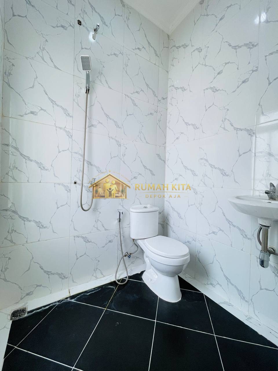 Kamar Mandi Rumah di Depok Dekat Kawasan GDC