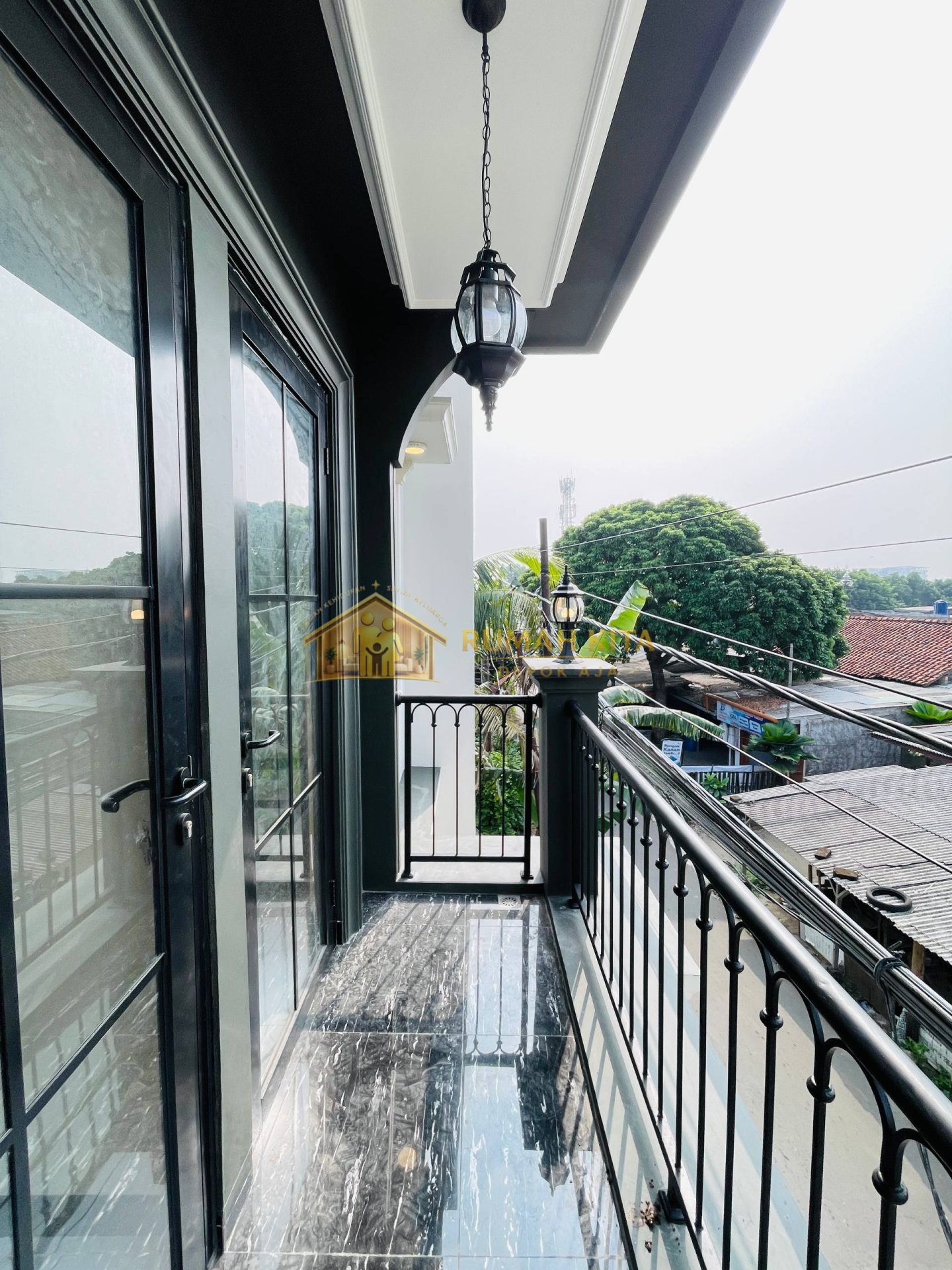 Balkon Rumah 2 Lantai Dekat RS Primaya Cilodong Depok