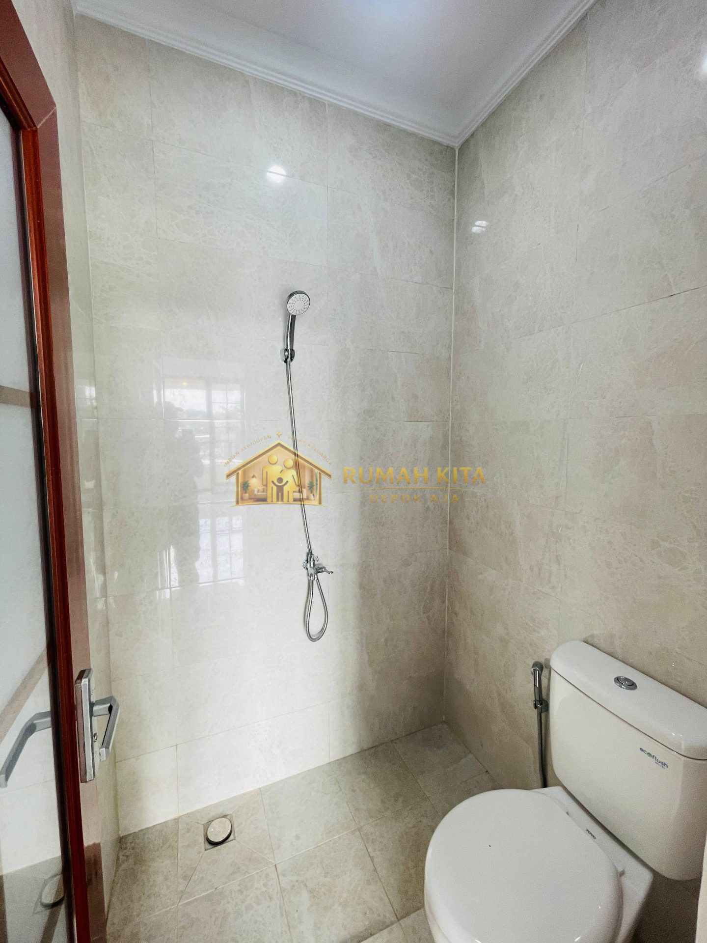Kamar Mandi Rumah 3 Lantai Minimalis di Jagakarsa