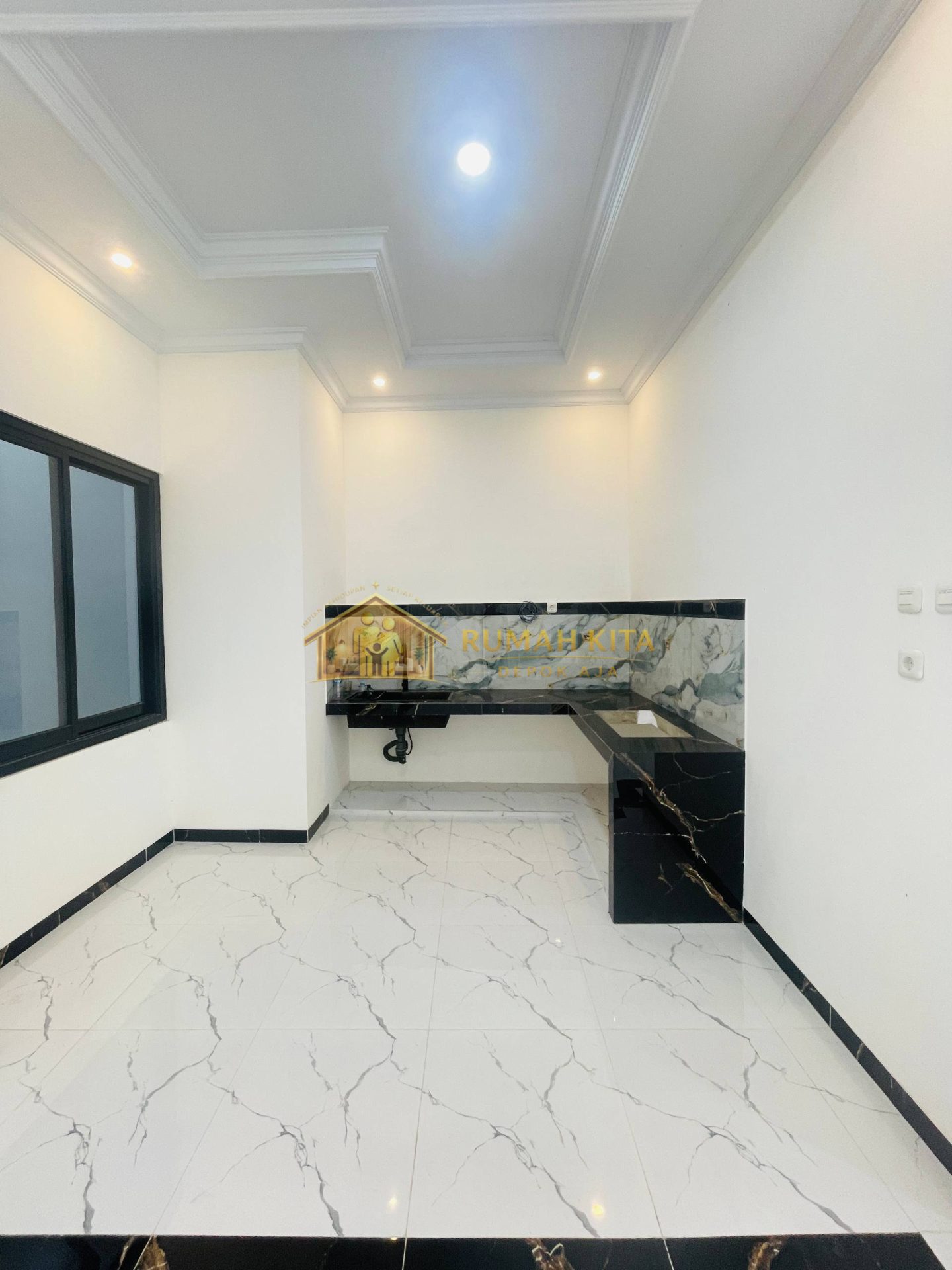 Dapur Rumah 3 Lantai Minimalis di Jagakarsa