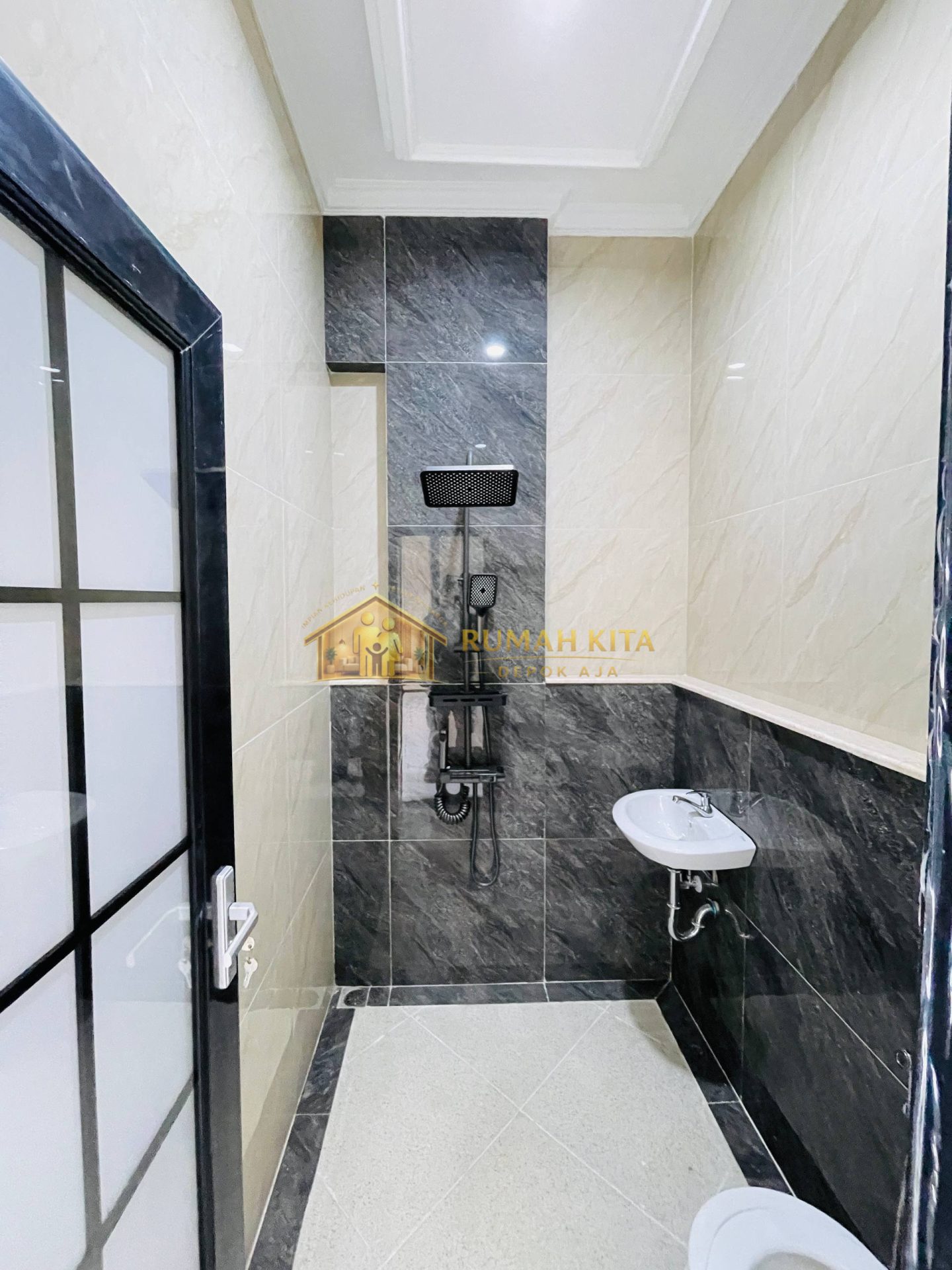 Kamar Mandi Rumah 2 Lantai Dekat RS Primaya Cilodong Depok