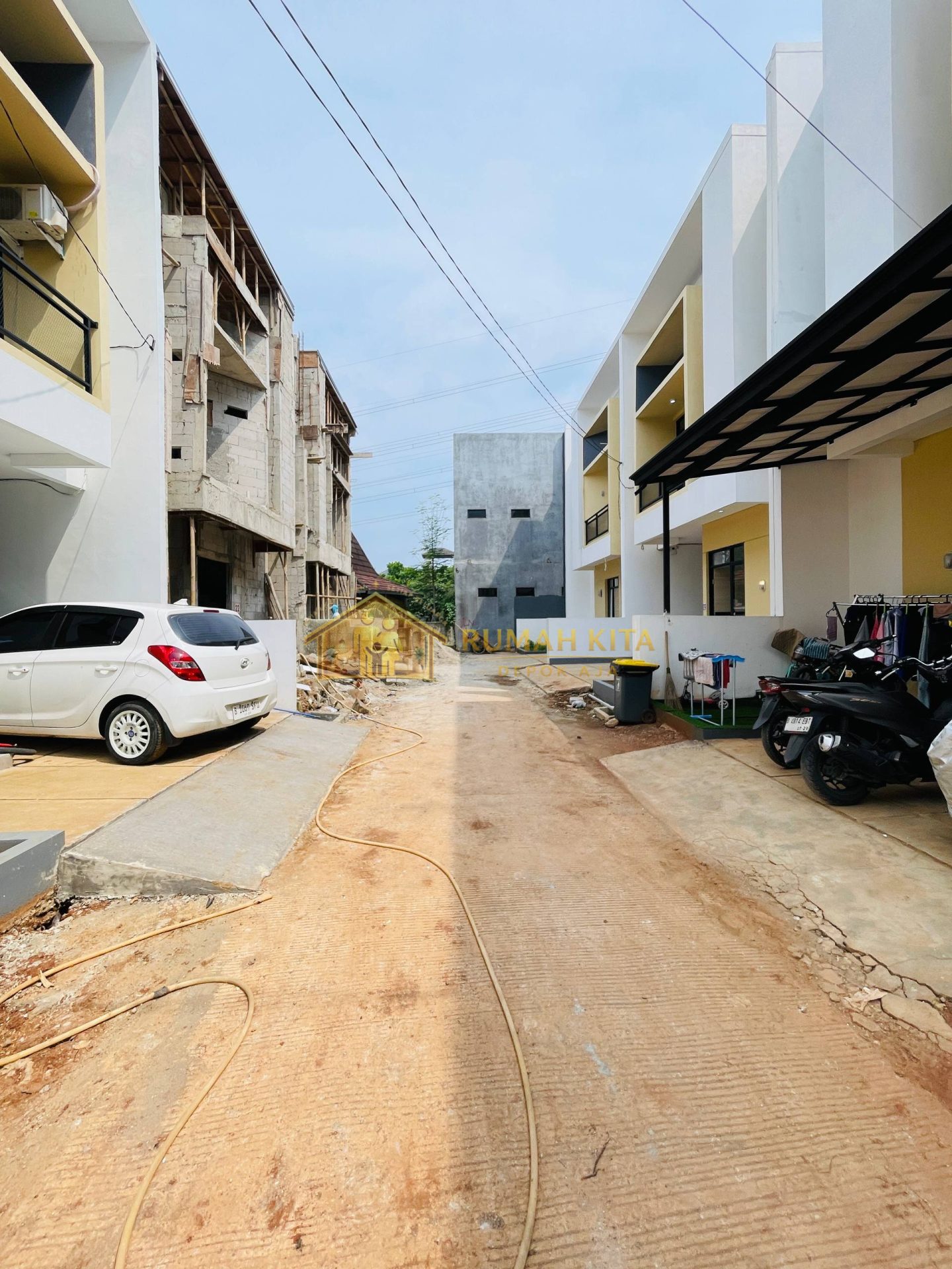 Akses Jalan Rumah 2 Lantai Minimalis Dekat Stasiun Depok Lama