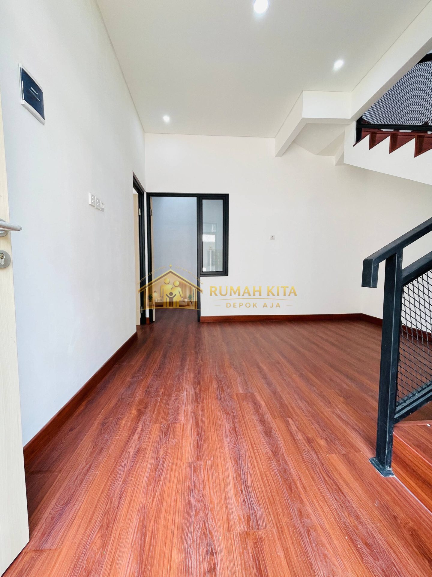 Ruang Tamu Rumah 2 Lantai Minimalis Dekat Stasiun Depok Lama