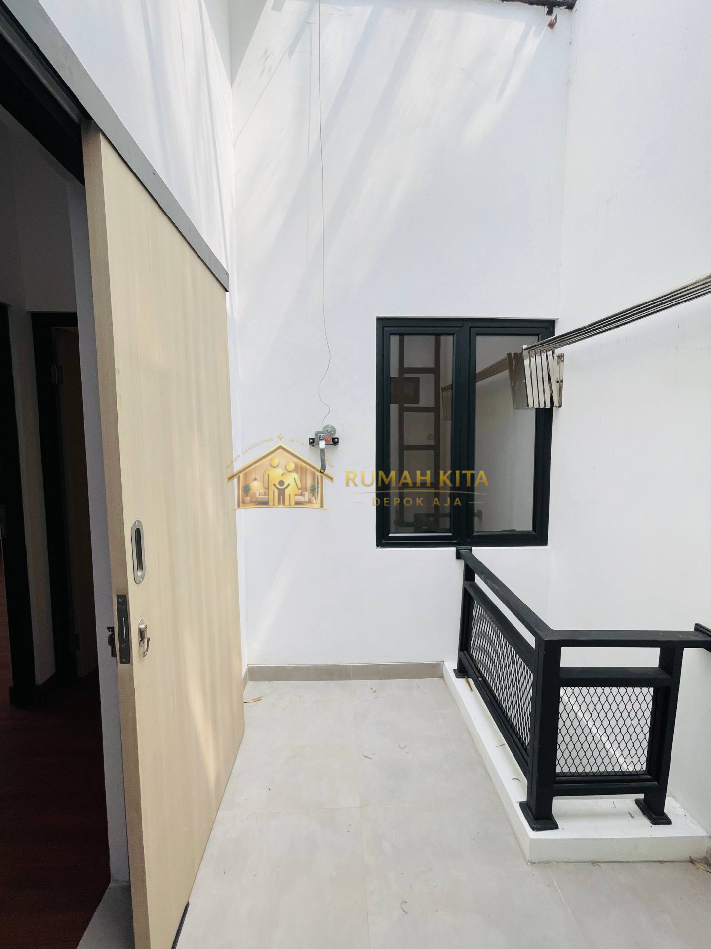 Area Laundry Rumah 2 Lantai Minimalis Dekat Stasiun Depok Lama