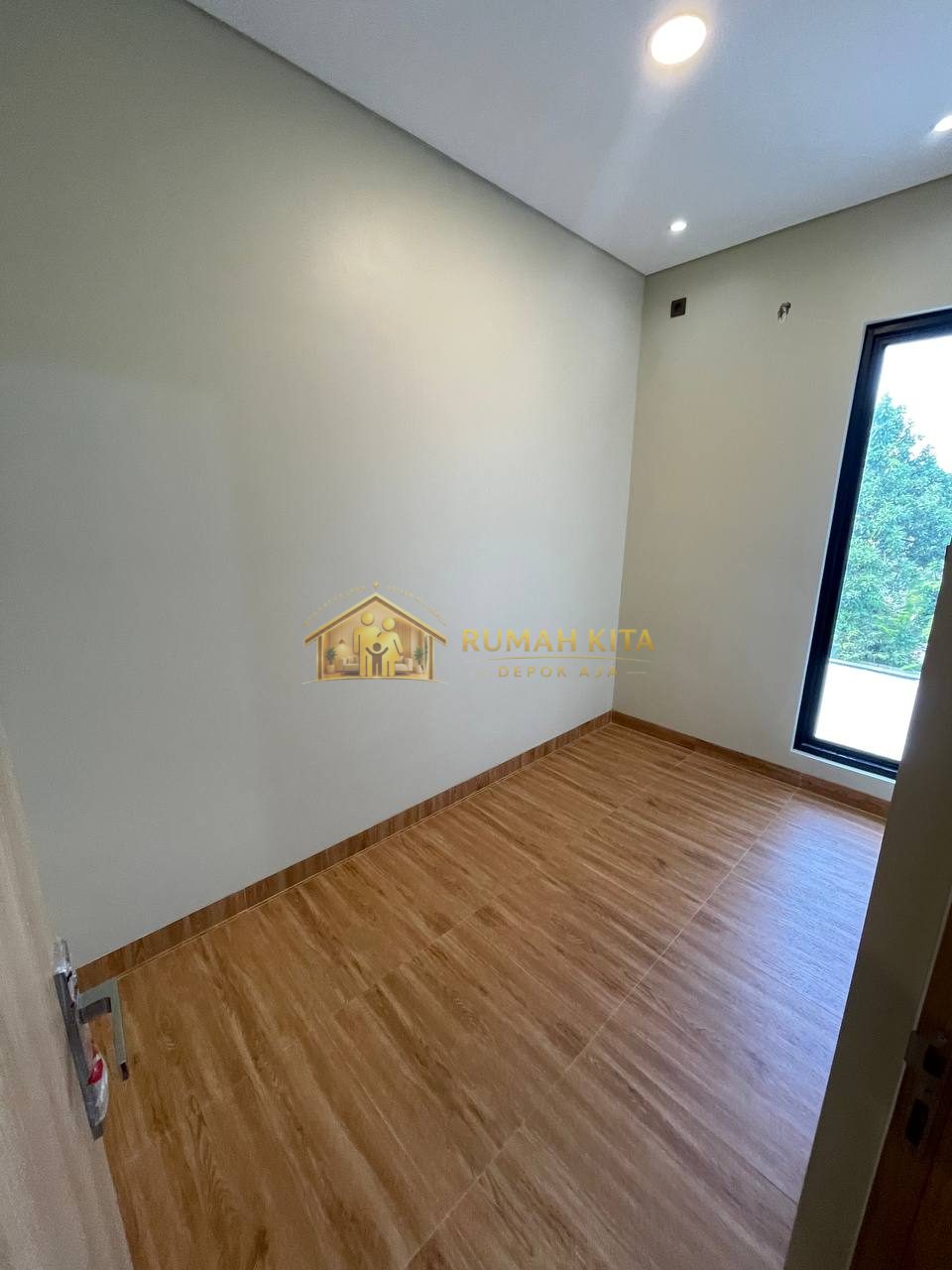 Kamar Tidur Rumah Furnish Dekat Pintu Tol Limo