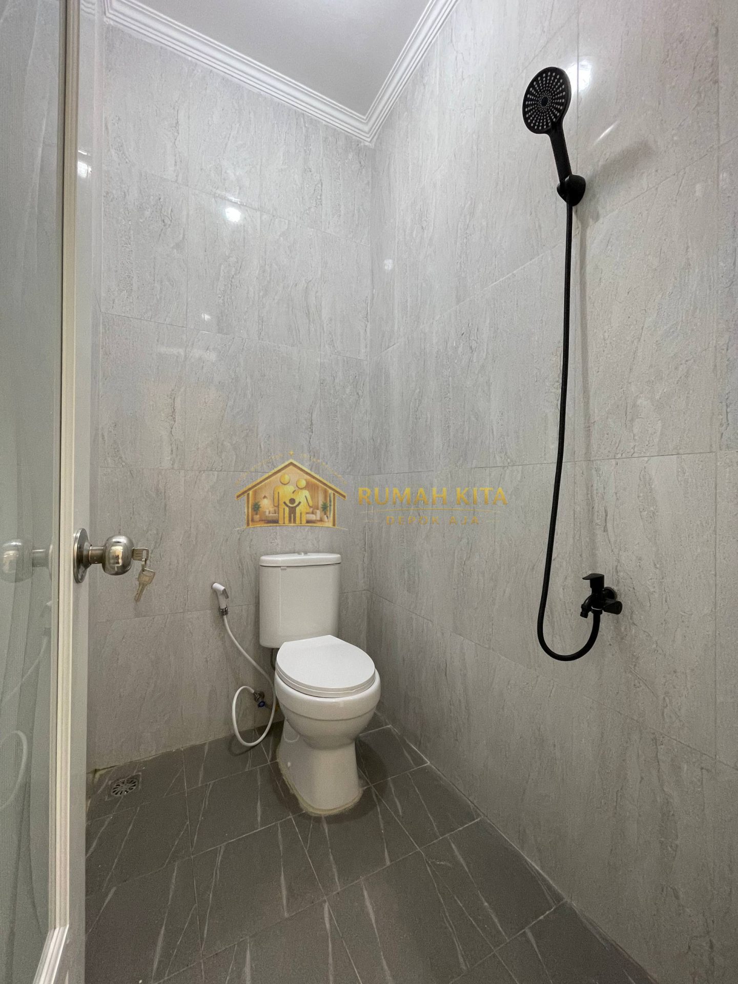 Kamar Mandi Rumah Klasik Dekat Stasiun Citayam di Sawangan Depok
