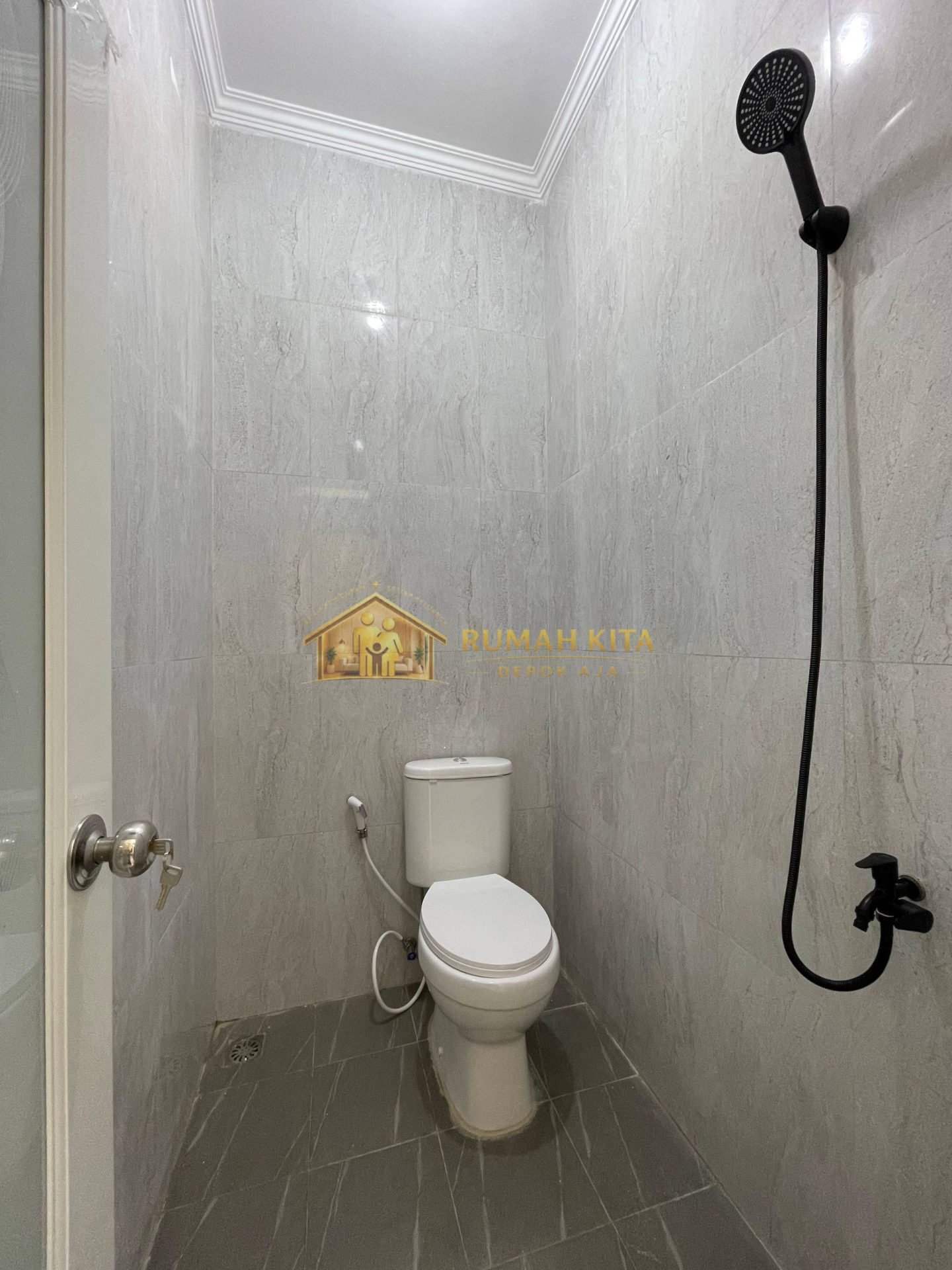 Kamar Mandi Rumah Klasik Dekat Stasiun Citayam di Sawangan Depok