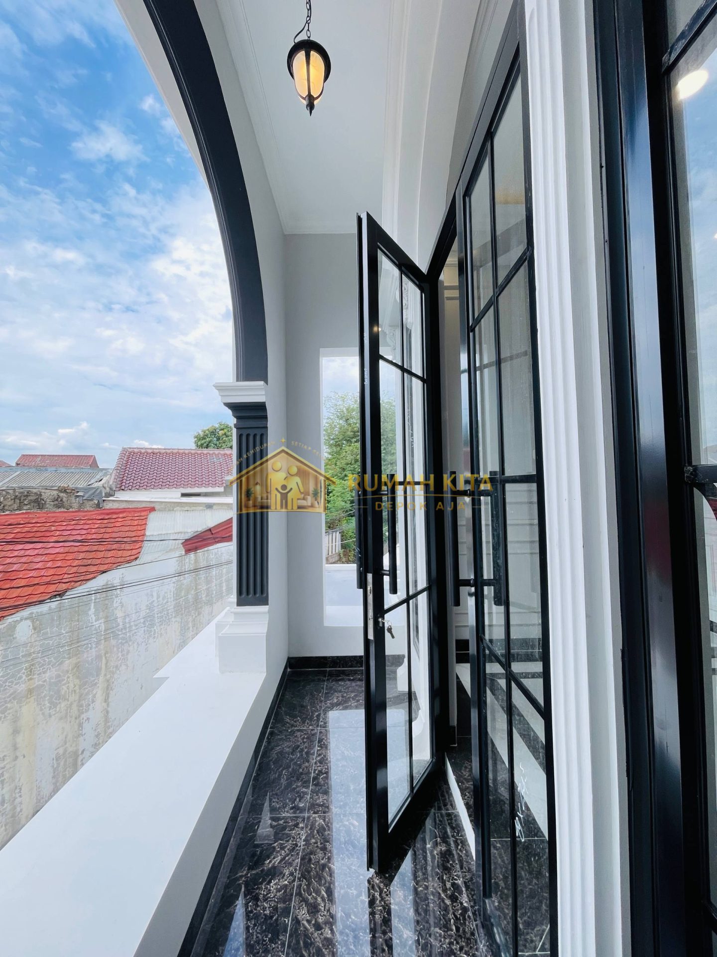 Balkon Rumah 2 Lantai Dekat Pintu Tol Juanda di Sukmajaya Depok
