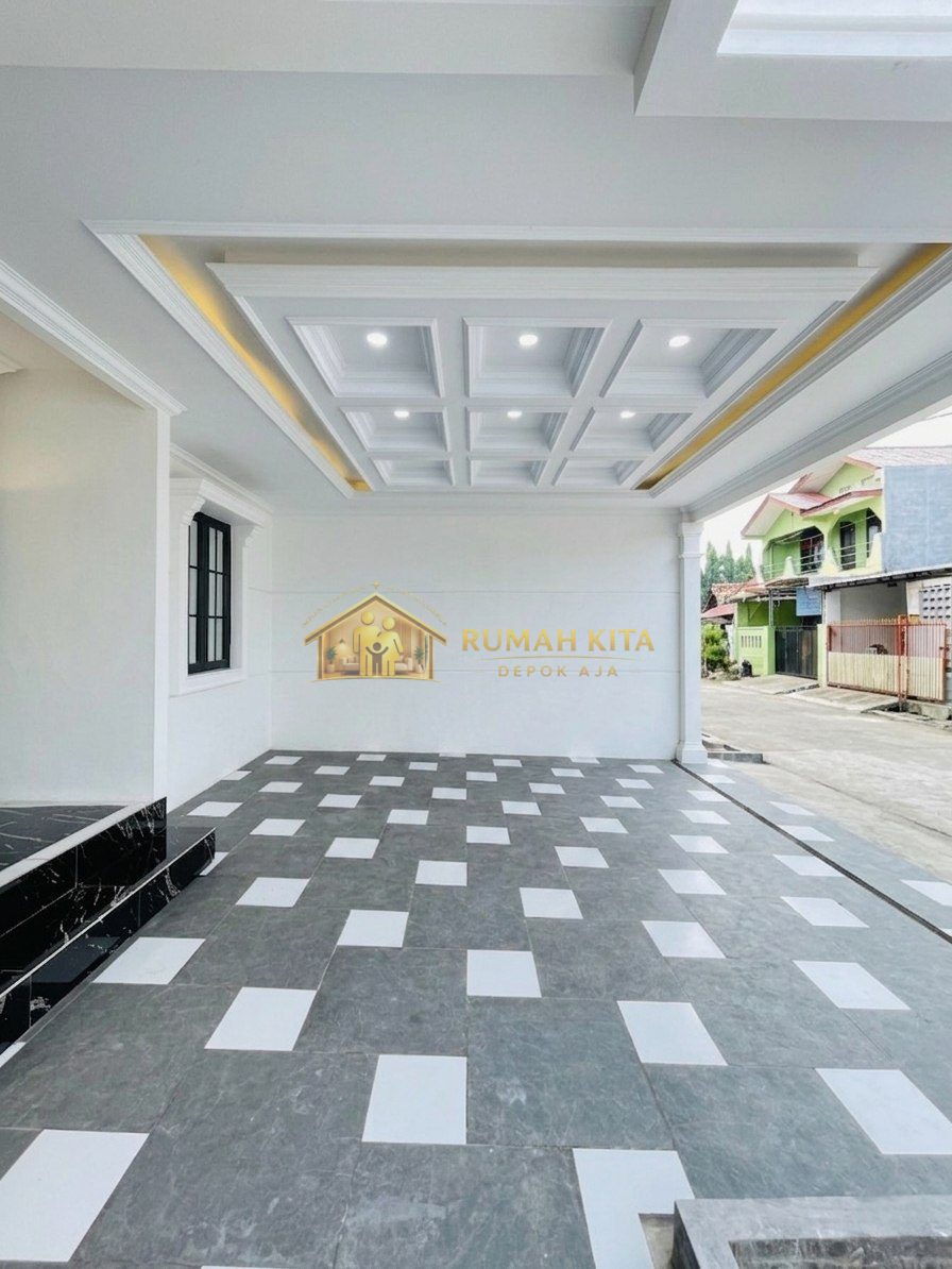 Carport Rumah 2 Lantai di Apit 3 Stasiun Kereta