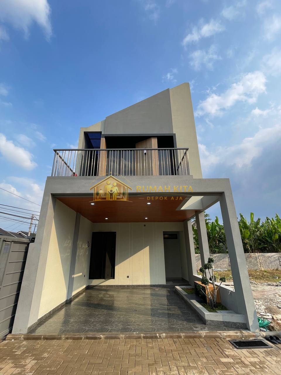 Fasad Rumah Furnish Dekat Pintu Tol Limo