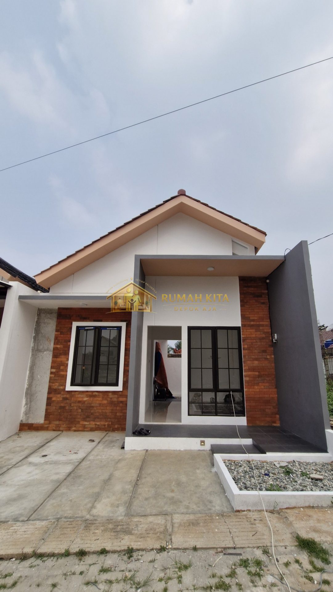 Fasad Rumah 1 Lantai Dekat Pintu Tol Sawangan