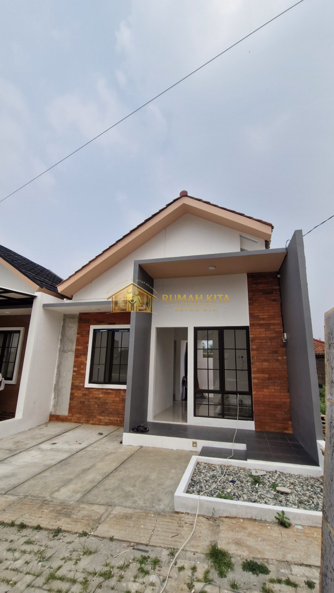Fasad Rumah 1 Lantai Dekat Pintu Tol Sawangan