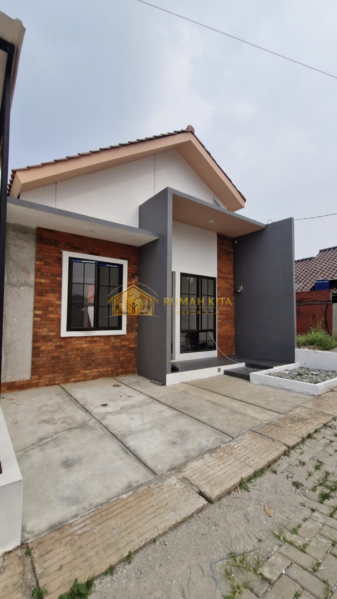 Fasad Rumah 1 Lantai Dekat Pintu Tol Sawangan
