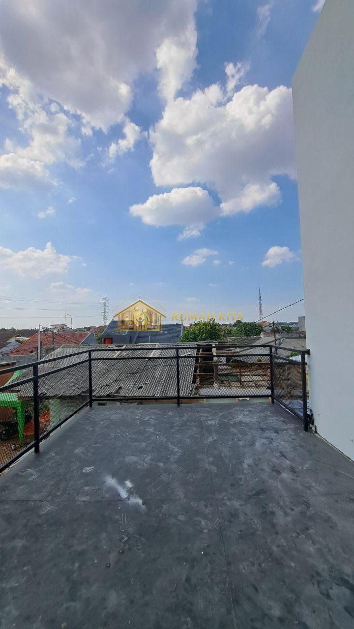 Rooftop Rumah 2 Lantai Dekat Pintu Tol Kukusan Beji