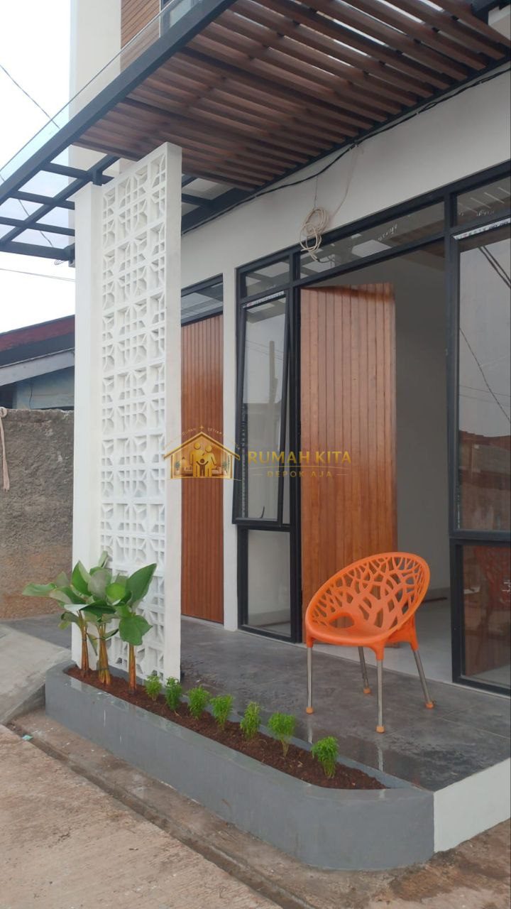Teras Rumah 2 Lantai Dekat Pintu Tol Kukusan Beji