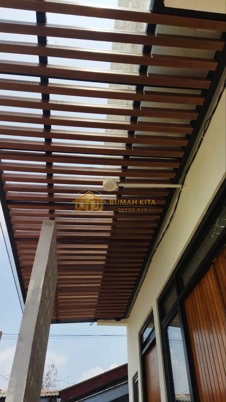 Teras Rumah 2 Lantai Dekat Pintu Tol Kukusan Beji