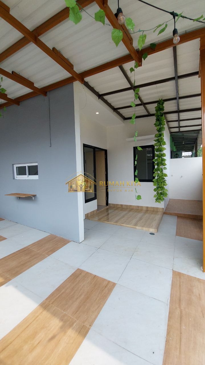 Teras Rumah Dekat Pintu Tol Limo Depok