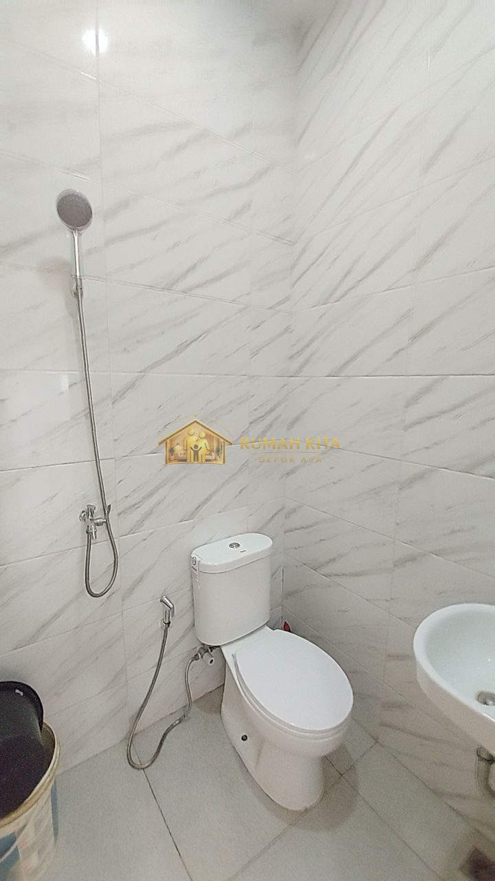 Kamar Mandi Rumah Dekat Pintu Tol Limo Depok