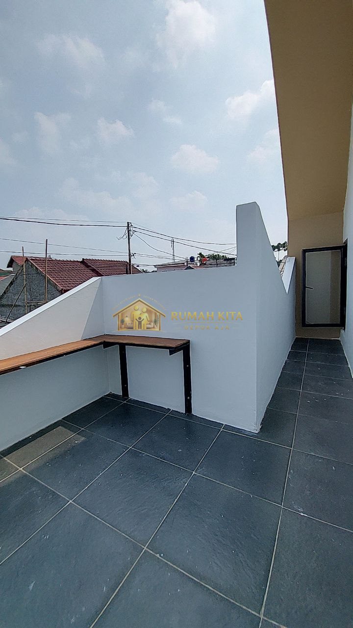 Balkon Rumah Dekat Pintu Tol Limo Depok