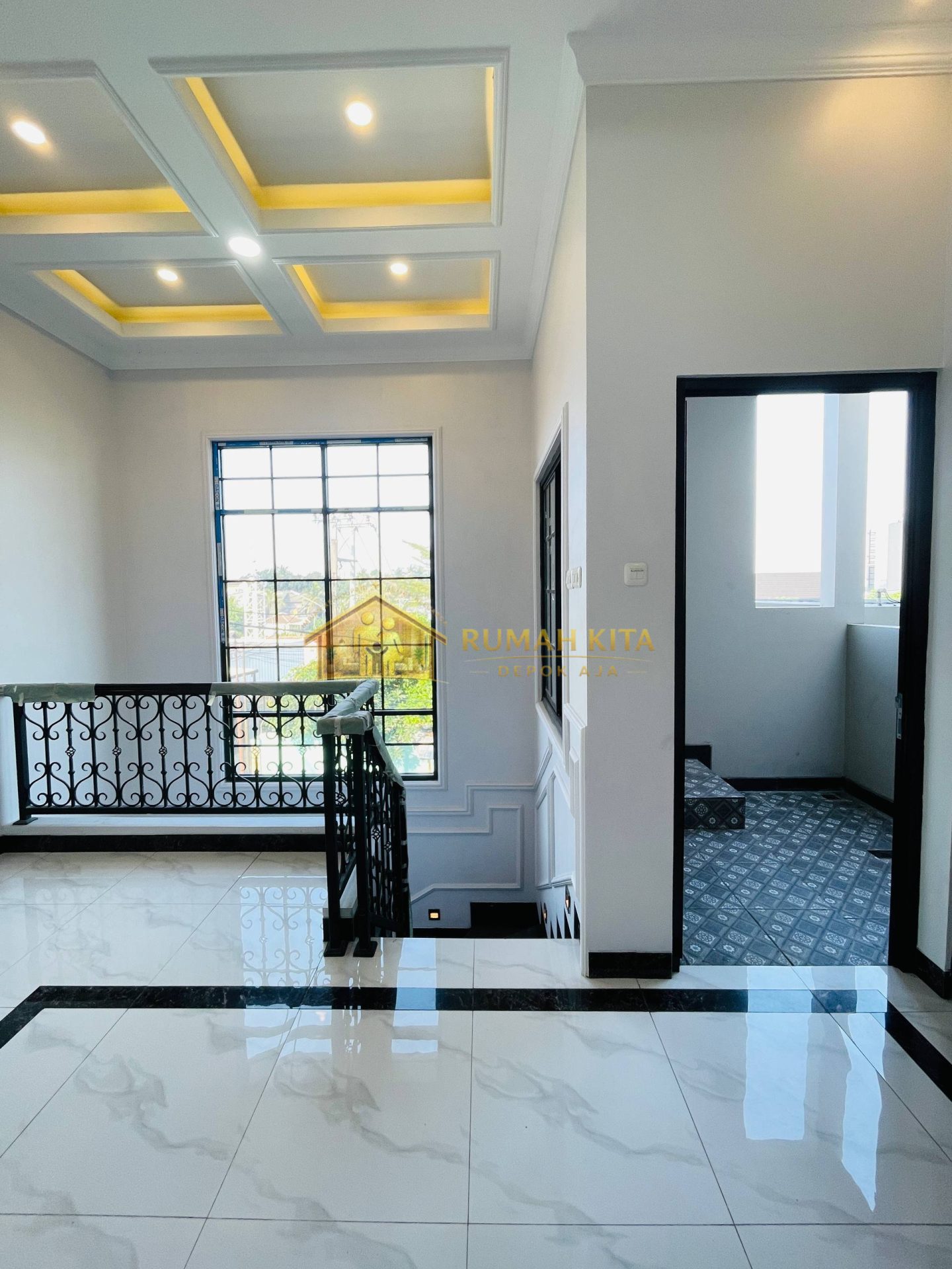Ruang Keluarga Rumah 2 Lantai Mewah Luxury Siap Huni di Sukmajaya Depok