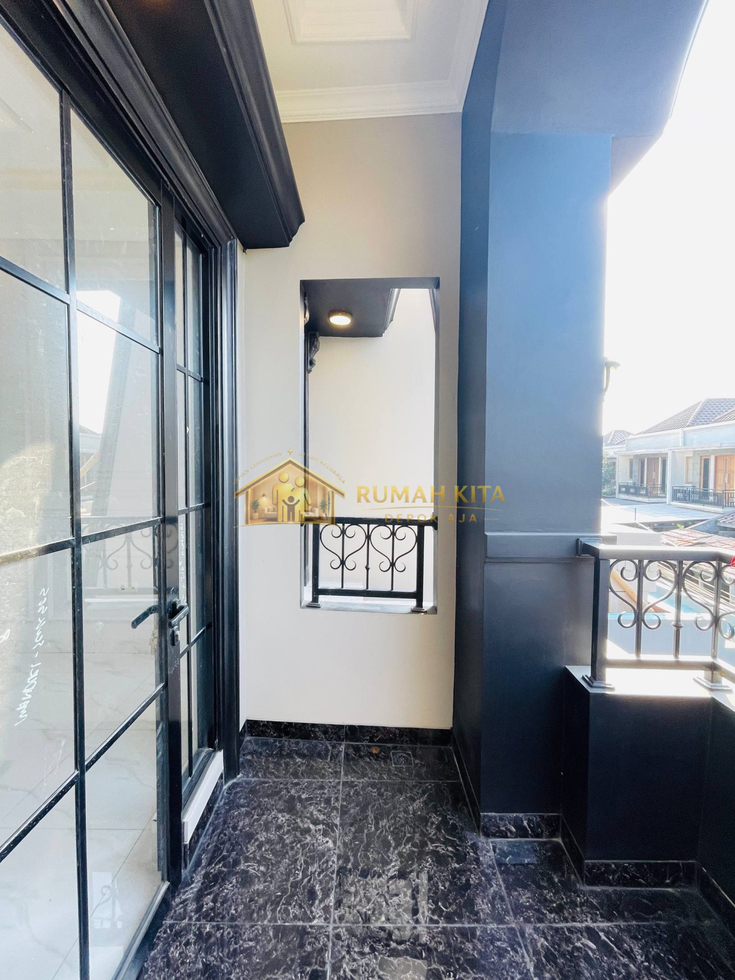 Balkon Rumah 2 Lantai Mewah Luxury Siap Huni di Sukmajaya Depok