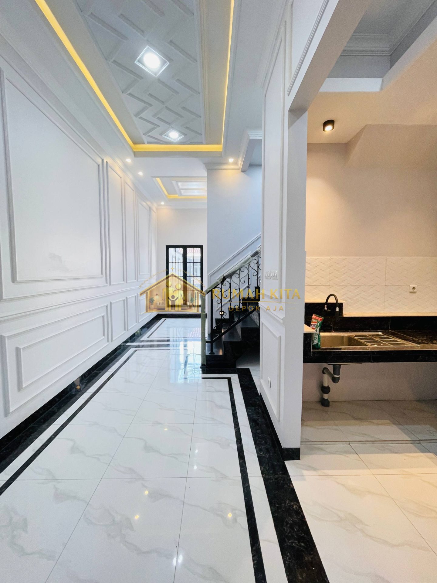 Ruang Makan Rumah 2 Lantai Mewah Luxury Siap Huni di Sukmajaya Depok