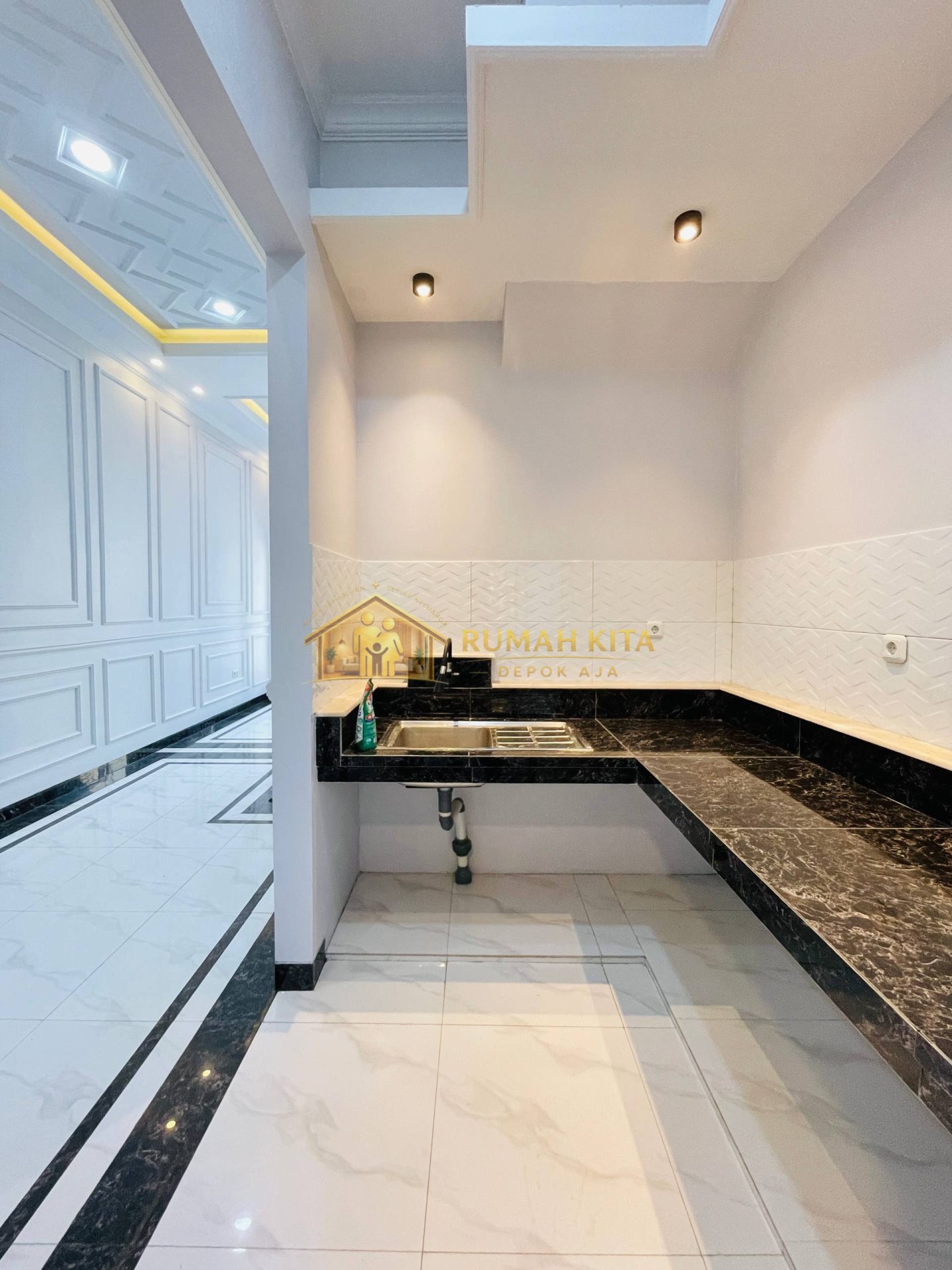Dapur Rumah 2 Lantai Mewah Luxury Siap Huni di Sukmajaya Depok