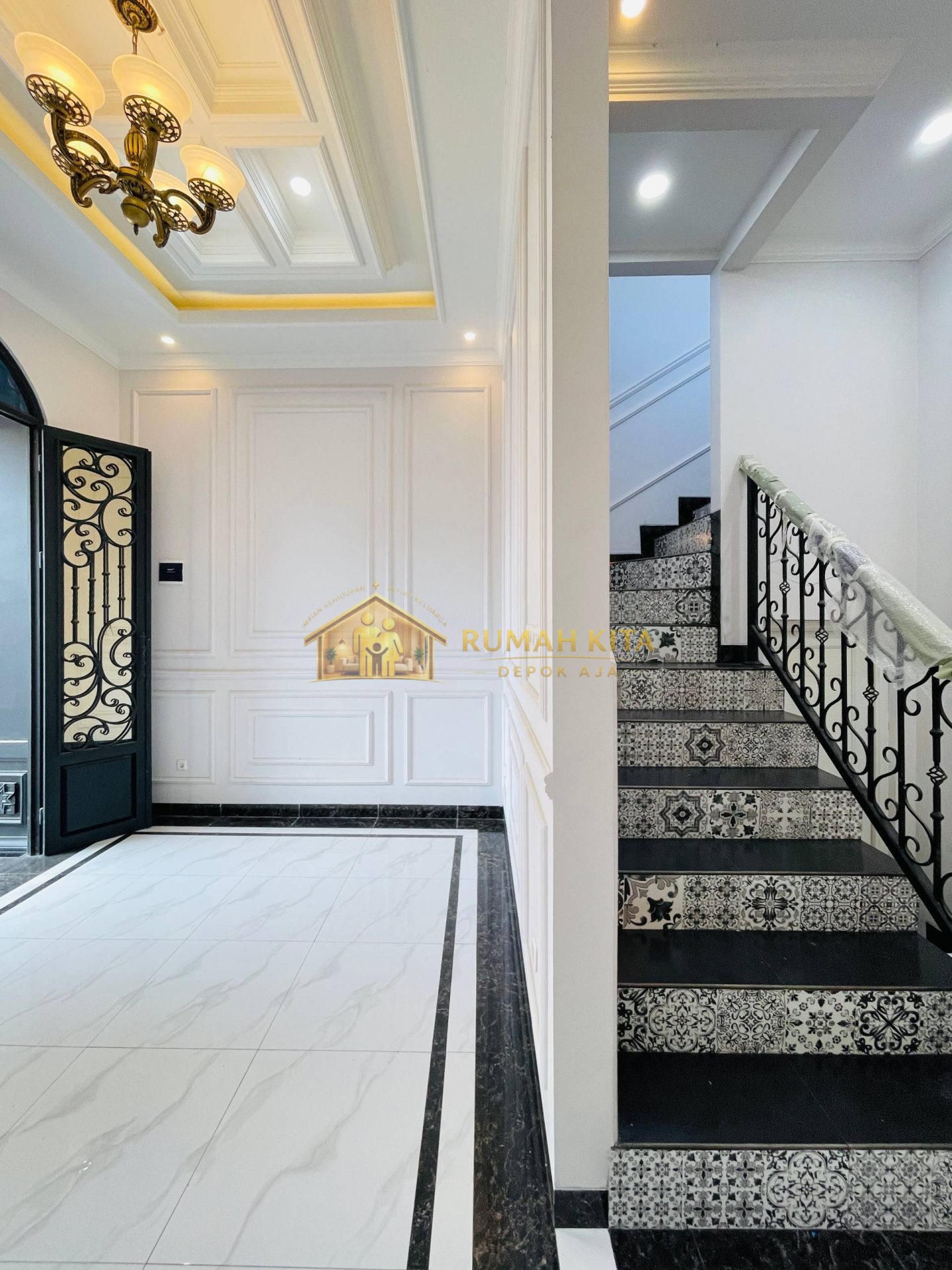 Ruang Tamu Rumah 2 Lantai Mewah Luxury Siap Huni di Sukmajaya Depok