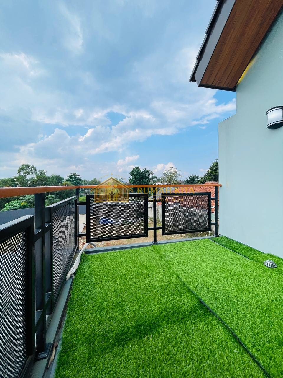 Rooftop Rumah Furnish Dekat Pintu Tol Sawangan Depok