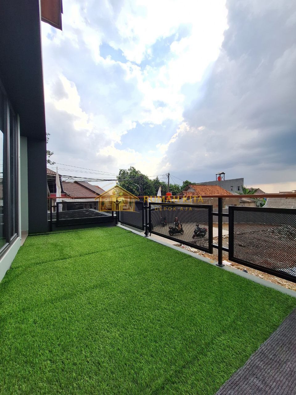 Rooftop Rumah Furnish Dekat Pintu Tol Sawangan Depok