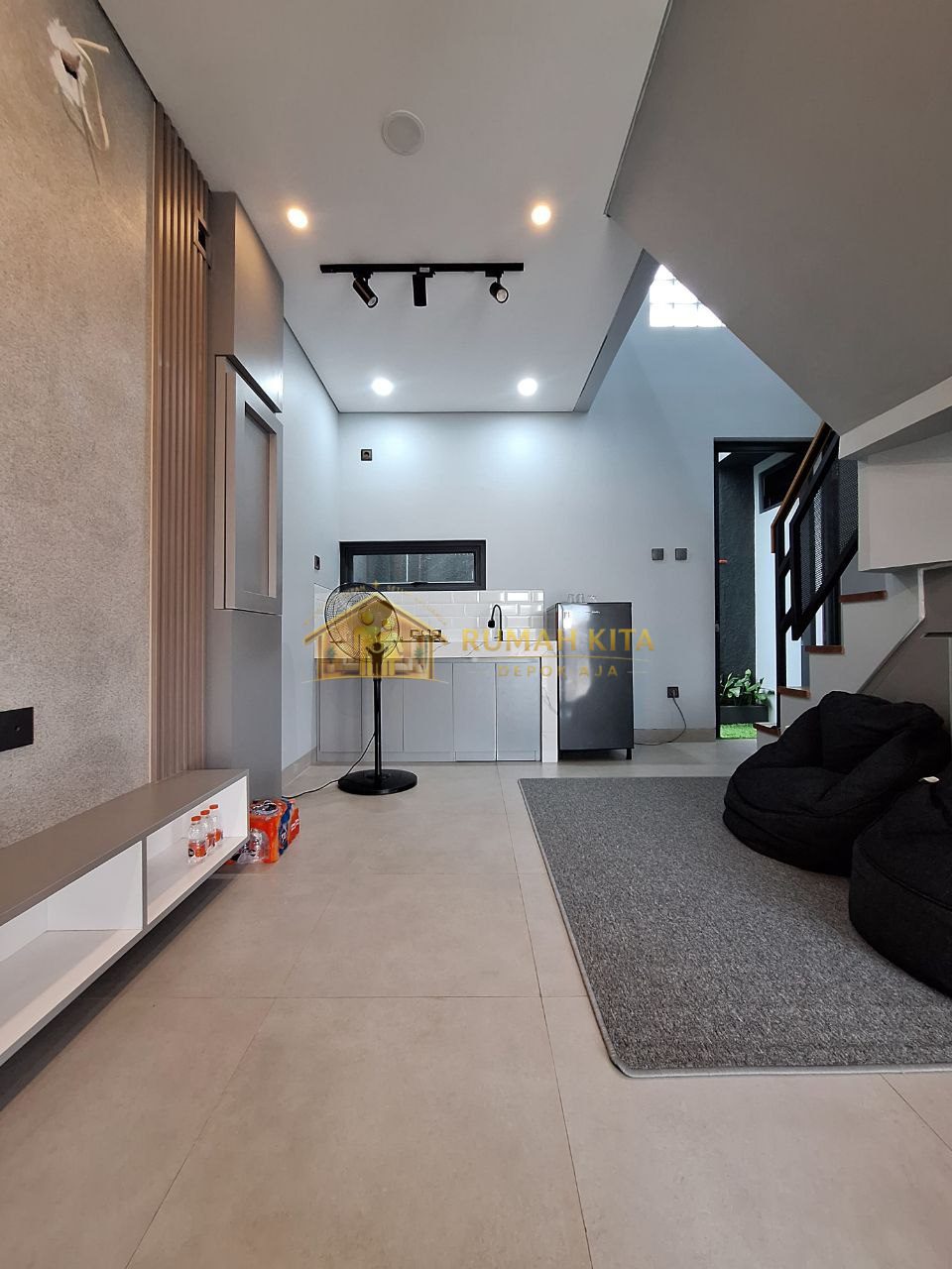 Ruang Tamu Rumah Furnish Dekat Pintu Tol Sawangan Depok